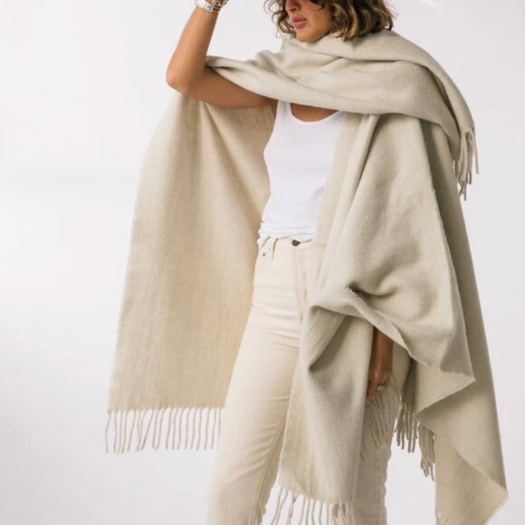 NWT - Pampa Poncho | Natural - Picture 1 of 10